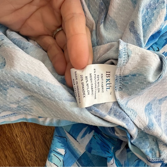 Ibkul Long Sleeve Women's Blue Floral Mesh Vented Pullover Shirt. Size XS - Picture 2 of 6